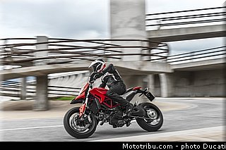 0050_ducati_2013_hypermotard_action_050.jpg