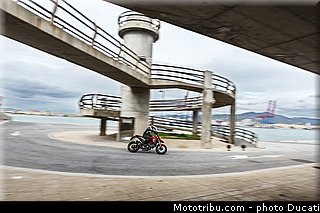 0051_ducati_2013_hypermotard_action_051.jpg