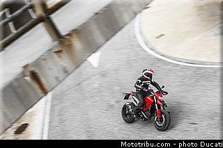 0052_ducati_2013_hypermotard_action_052.jpg