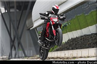 0054_ducati_2013_hypermotard_action_054.jpg