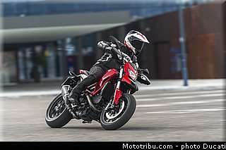 0058_ducati_2013_hypermotard_action_058.jpg