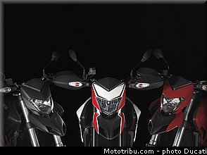 0062_ducati_2013_hypermotard_statique_002.jpg