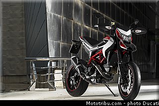 0066_ducati_2013_hypermotard_statique_006.jpg