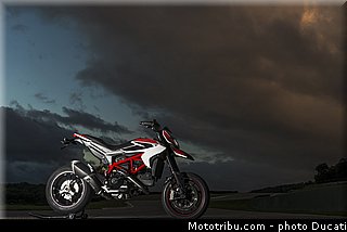 0068_ducati_2013_hypermotard_statique_008.jpg