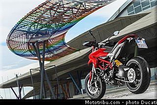 0070_ducati_2013_hypermotard_statique_010.jpg