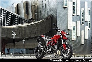0073_ducati_2013_hypermotard_statique_013.jpg