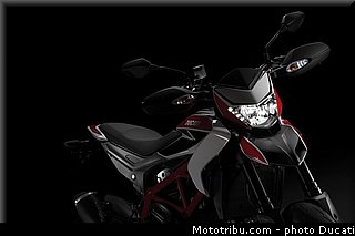 0080_ducati_2013_hypermotard_statique_020.jpg
