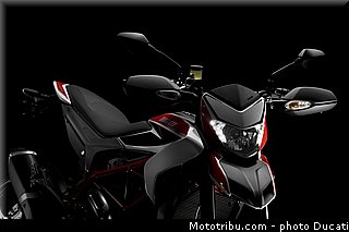 0081_ducati_2013_hypermotard_statique_021.jpg