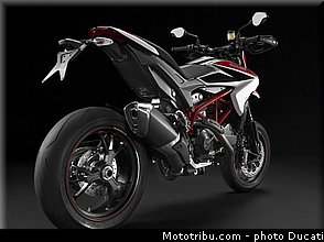 0082_ducati_2013_hypermotard_statique_022.jpg