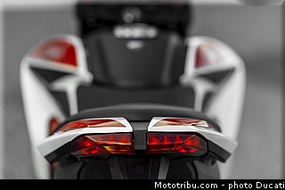 0101_ducati_2013_hypermotard_detail_001.jpg