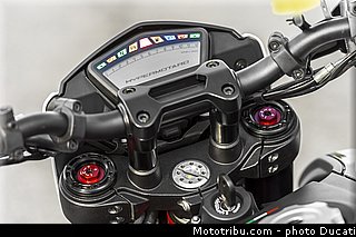 0104_ducati_2013_hypermotard_detail_004.jpg