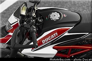 0106_ducati_2013_hypermotard_detail_006.jpg