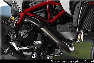 0110_ducati_2013_hypermotard_detail_010.jpg