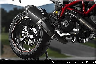 0111_ducati_2013_hypermotard_detail_011.jpg