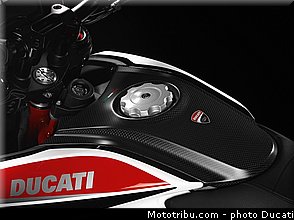 0119_ducati_2013_hypermotard_detail_019.jpg