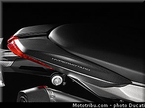 0121_ducati_2013_hypermotard_detail_021.jpg