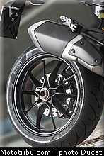 0128_ducati_2013_hypermotard_detail_028.jpg