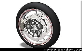 0148_ducati_2013_hypermotard_cao_015.jpg