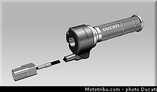 0152_ducati_2013_hypermotard_cao_019.jpg
