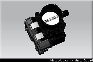 0154_ducati_2013_hypermotard_cao_021.jpg