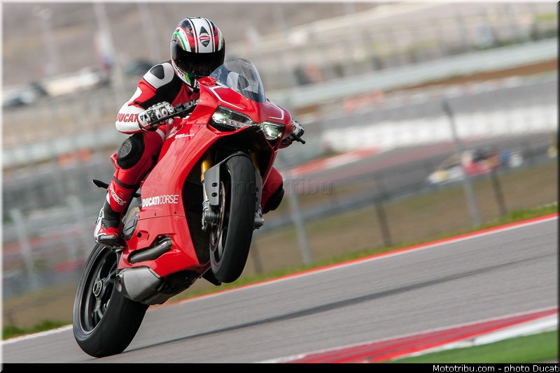 ducati_2013_panigale_1199_r_0002