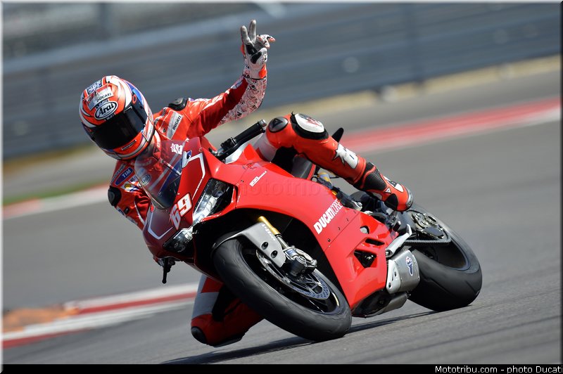 ducati_2013_panigale_1199_r_0004