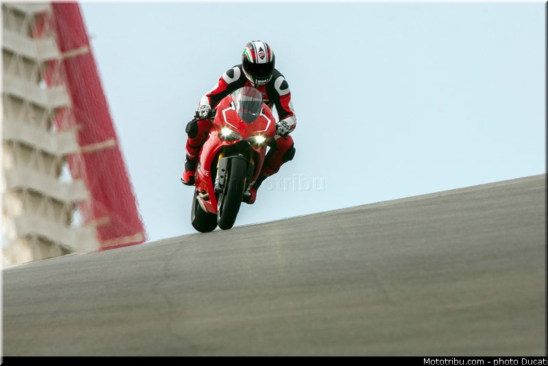ducati_2013_panigale_1199_r_0012