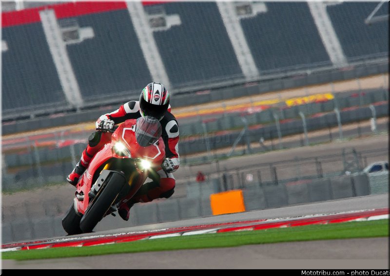 ducati_2013_panigale_1199_r_0013