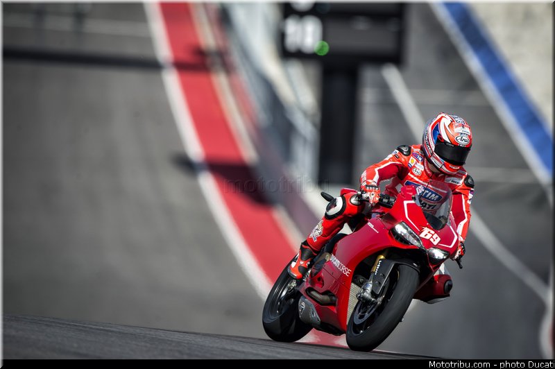 ducati_2013_panigale_1199_r_0021
