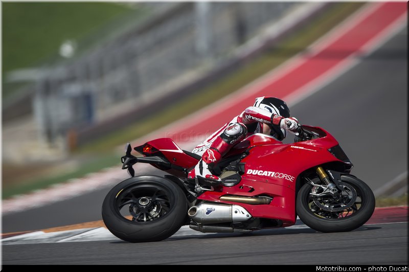 ducati_2013_panigale_1199_r_0034
