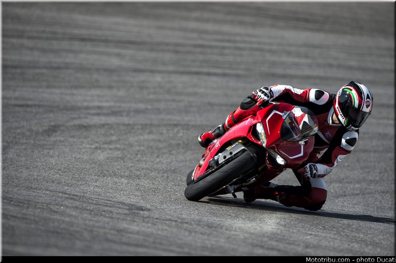 ducati_2013_panigale_1199_r_0037