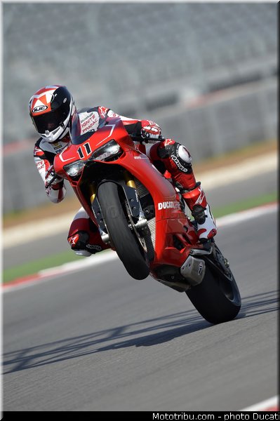 ducati_2013_panigale_1199_r_0039