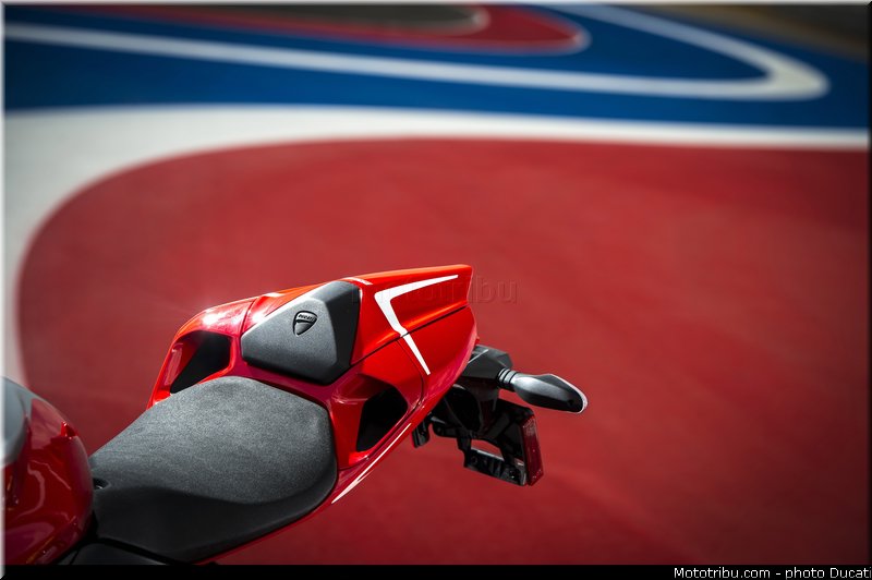 ducati_2013_panigale_1199_r_0075