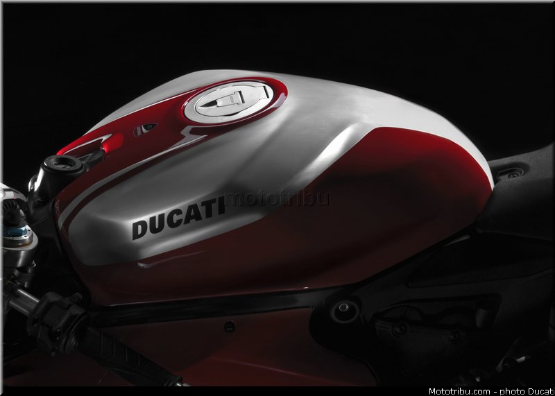 ducati_2013_panigale_1199_r_0076