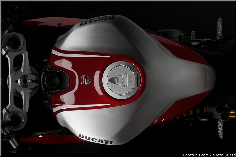 ducati_2013_panigale_1199_r_0078