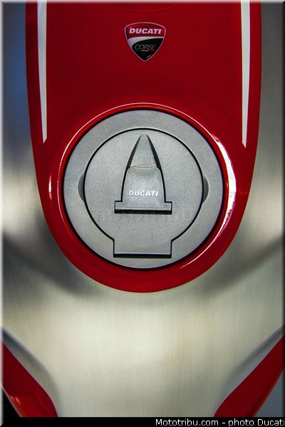 ducati_2013_panigale_1199_r_0087