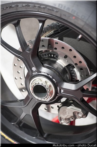 ducati_2013_panigale_1199_r_0091