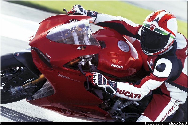 ducati_2013_panigale_1199_s_002