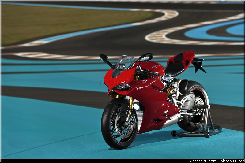 ducati_2013_panigale_1199_s_005