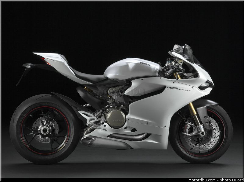 ducati_2013_panigale_1199_s_014