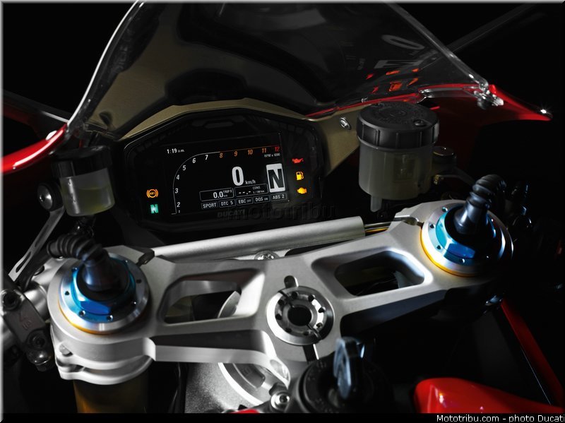 ducati_2013_panigale_1199_s_023
