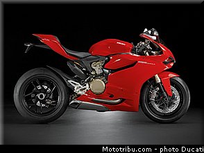ducati_2013_panigale_1199_002.jpg