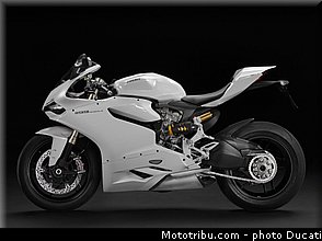 ducati_2013_panigale_1199_003.jpg