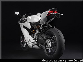 ducati_2013_panigale_1199_005.jpg