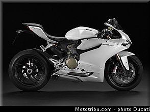ducati_2013_panigale_1199_007.jpg