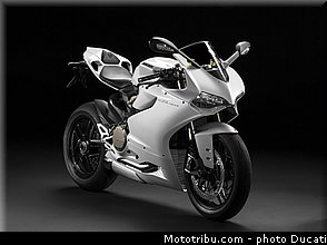 ducati_2013_panigale_1199_009.jpg