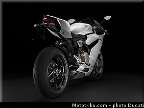 ducati_2013_panigale_1199_010.jpg