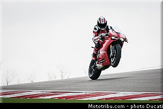 ducati_2013_panigale_1199_r_0003.jpg