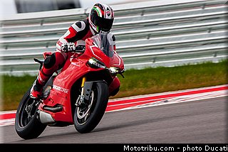 ducati_2013_panigale_1199_r_0007.jpg