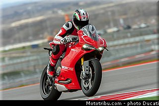 ducati_2013_panigale_1199_r_0008.jpg